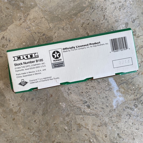 ERTL 1934 Texaco Diamond T Tanker Doodle Bug Die-cast Coin Bank 1994 Unopened - Picture 3 of 4